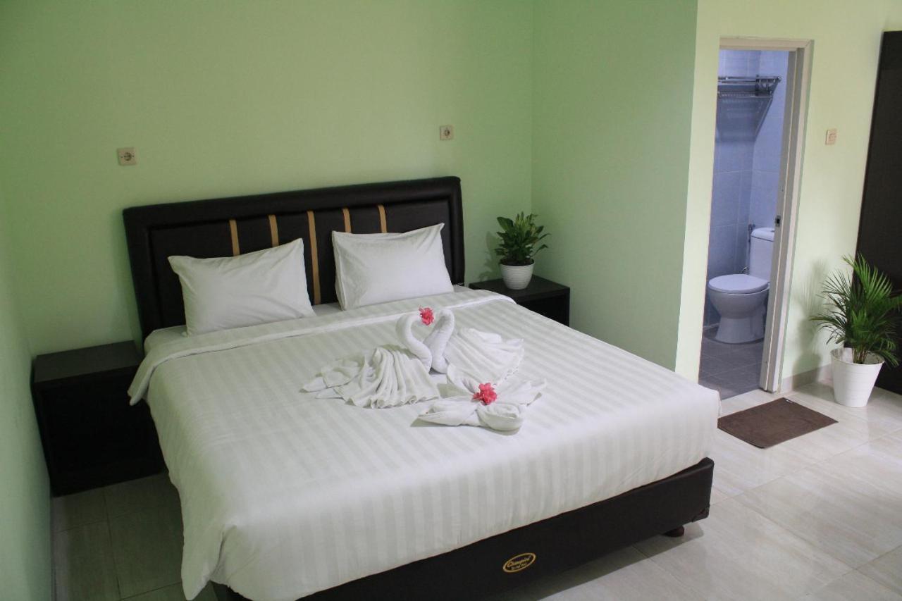 Aquina House Hotel Bogor Exterior photo