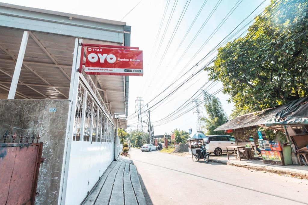 Aquina House Hotel Bogor Exterior photo